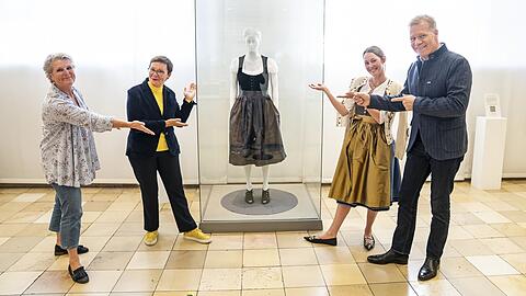 Isabella Belting und Frauke von der Haar vom Stadtmuseum, Alexandra von Frankenberg und Andreas Steinfatt (v.l.).