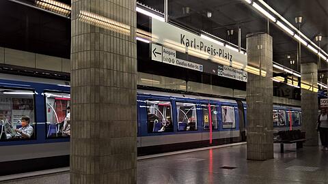 Laut ersten Erkenntnissen war eine Person mit einer Pistole in der Hand am U-Bahn-Halt Karl-Preis-Platz in einen Tunnel gegangen, teilte die Polizei mit. (Symbolbild)