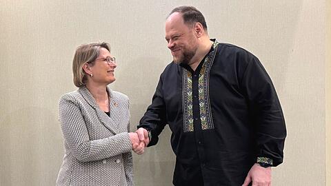 Sie w&uuml;nsche der Ukraine "Freiheit, Selbstbestimmung und vor allem einen gerechten Frieden", sagt die Ministerin.