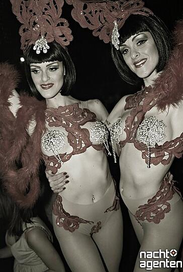 Beim "Honey Bunny" im Jack Rabbit war am Freitag viel nackte Haut zu sehen. Mehr Bilder unter:  www.nachtagenten.de