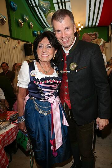 Regine Sixt und Peter Mey (Leiter BMW München)