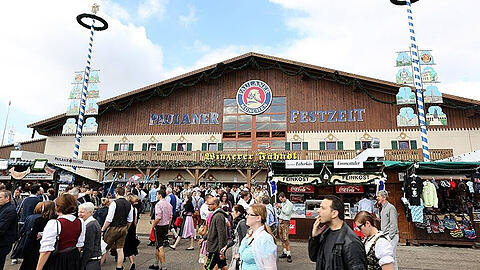 Das Winzerer Fänhdl, heute Paulaner, ist mit 8.450 Plätzen das größte Zelt auf der Wiesn. 2018 durchsuchten Zollbeamte das Zelt.