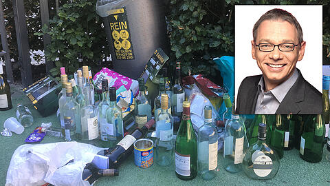 Vizechef der München-SPD,  Roland Fischer, spottet über das Weinfest der CSU am Josephsplatz.