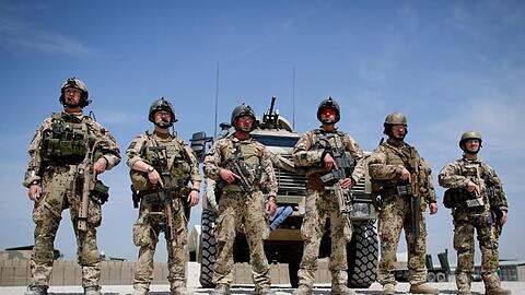 Soldaten der Bundeswehr im Feldlager von Kundus.
