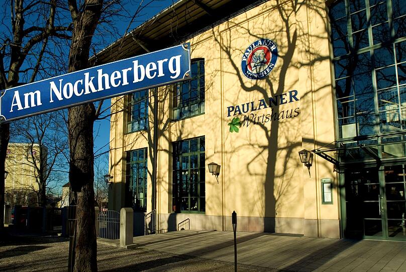 Starkbiere erkennt man an ihrem hohen Stammwürzegehalt - und dem damit verbundenen hohen Alkoholgehalt. In Bayern wird die Fastenzeit traditionell mit dem Starkbieranstich eröffnet und von Starkbierfesten begleitet. Die Biere mit hohem Alkoholgehalt tragen oft Namen wie "Salvator" oder "Triumphator" und schmecken vollmundig, malzig und süßlich. Bei einem (Doppel-)Bockbier handelt es sich in der Regel um ein Starkbier. Starkbiere erkennt man an ihrem hohen Stammwürzegehalt - und dem damit verbundenen hohen Alkoholgehalt. In Bayern wird die Fastenzeit traditionell mit dem Starkbieranstich eröffnet und von Starkbierfesten begleitet. Die Biere mit hohem Alkoholgehalt tragen oft Namen wie "Salvator" oder "Triumphator" und schmecken vollmundig, malzig und süßlich. Bei einem (Doppel-)Bockbier handelt es sich in der Regel um ein Starkbier.