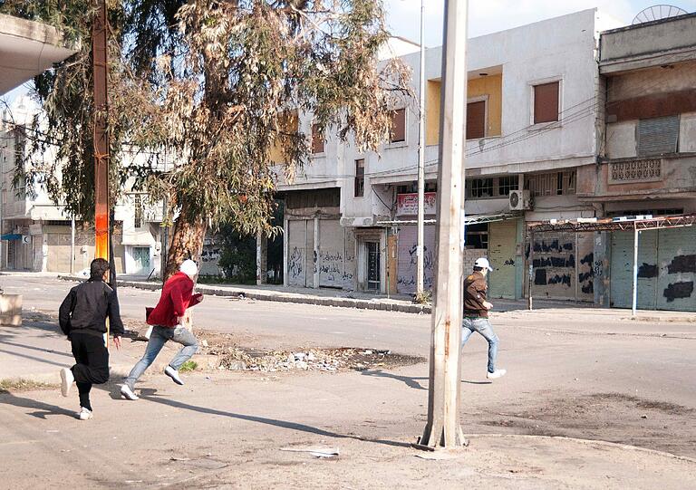 Trotz der Beobachtermission in Syrien sind bei einem erneuten Gewaltausbruch landesweit angeblich mindestens 13 Menschen getötet worden.