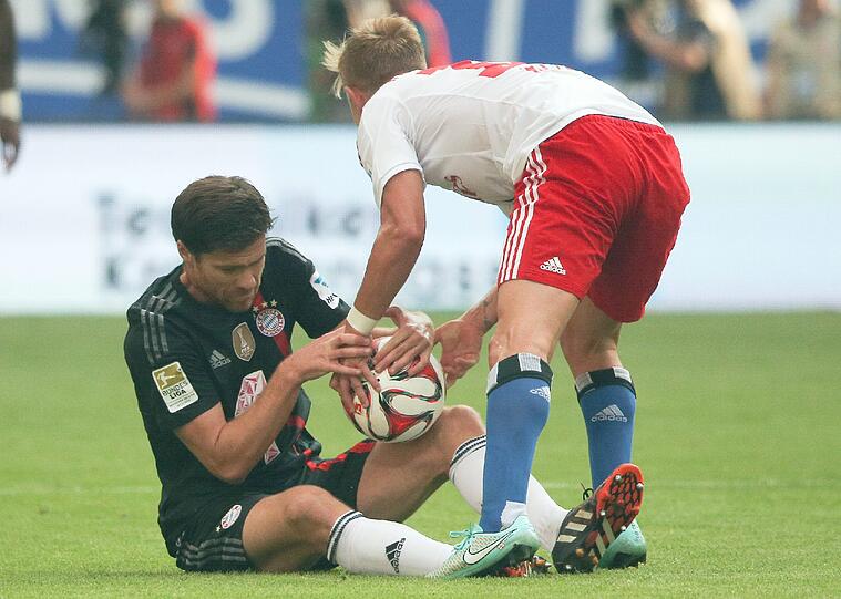 Xabi Alonso will mit seinen Bayern in die nächste Pokalrunde einziehen. Hier ein Bild aus der letzten Bundesliga-Partie gegen Hamburg