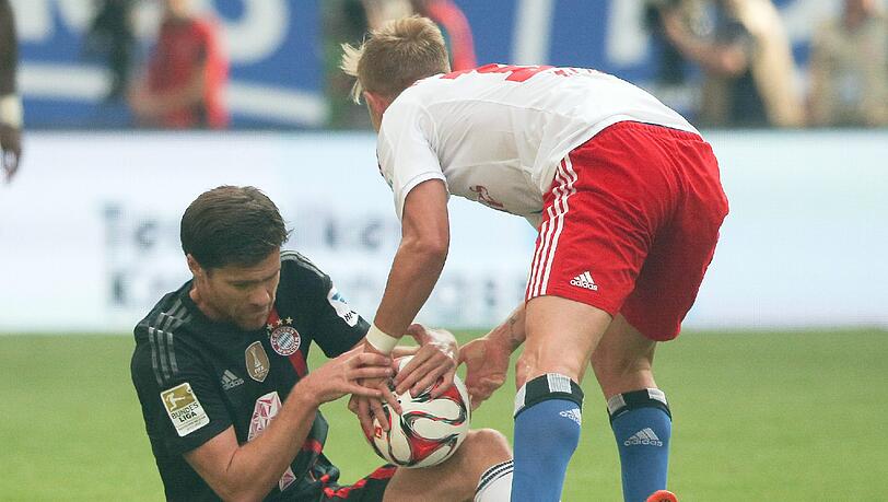 Xabi Alonso will mit seinen Bayern in die nächste Pokalrunde einziehen. Hier ein Bild aus der letzten Bundesliga-Partie gegen Hamburg Xabi Alonso will mit seinen Bayern in die nächste Pokalrunde einziehen. Hier ein Bild aus der letzten Bundesliga-Partie gegen Hamburg