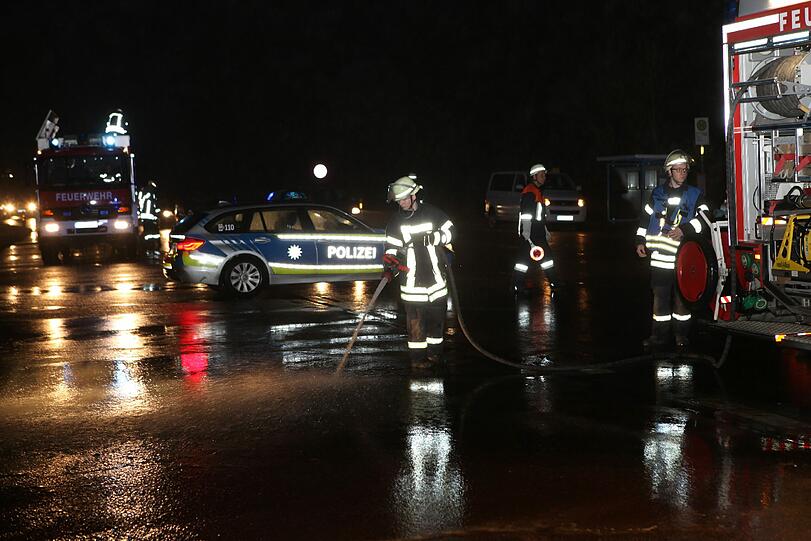 Die beiden Reiterinnen übersahen den Audi und wurden von ihm erfasst. Die Bilder von dem schrecklichen Unfall.
