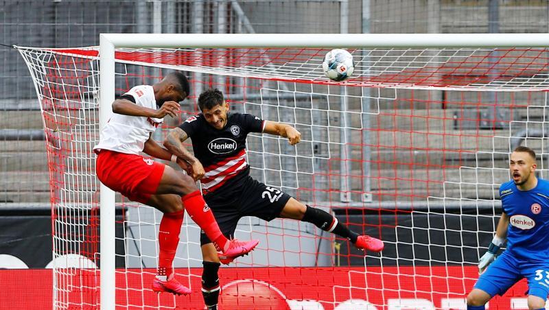 Anthony Modeste (l) brachte Köln mit seinem Anschlusstreffer gegen Düsseldorf wieder zurück ins Spiel. Anthony Modeste (l) brachte Köln mit seinem Anschlusstreffer gegen Düsseldorf wieder zurück ins Spiel.