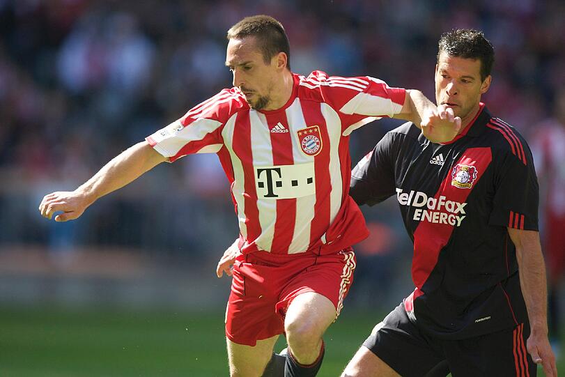 FRANCK RIBÉRY Note 2
Angeschlagen, und dennoch bissig. Kämpfte und rackerte wie lange nicht. Einer der Befreiten, die die Zwangsjacke&ldquo; (O-Ton Hoeneß) abgelegt haben. Traf per coolem Flachschuss zum 5:1. Unglaublich!