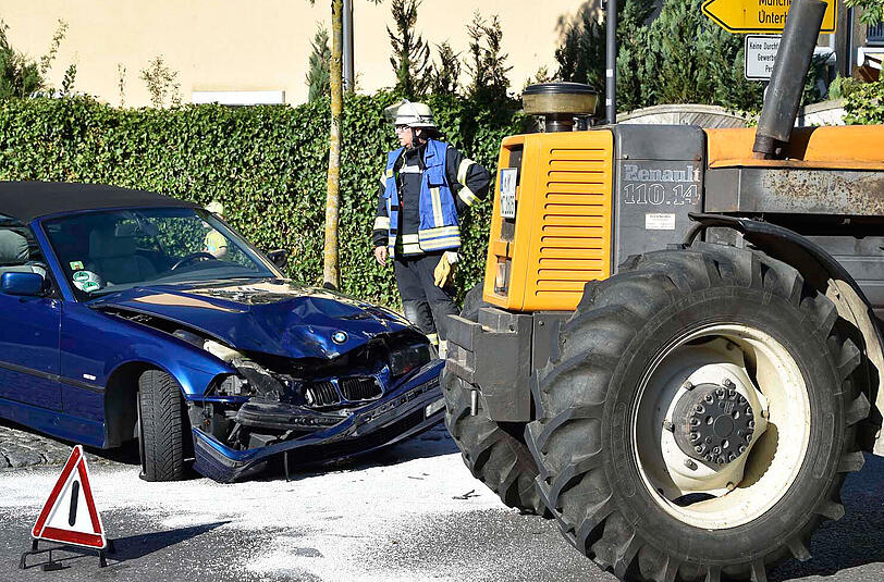 Am Dienstag kollidierten ein BMW mit einem Traktor.