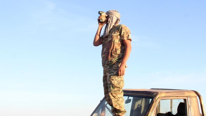 Ein Kämpfer der von den Vereinten Nationen unterstützten libyschen Regierung des Nationalen Abkommens(GNA) steht in der Nähe des Luftwaffenstützpunktes Watya. Ein Kämpfer der von den Vereinten Nationen unterstützten libyschen Regierung des Nationalen Abkommens(GNA) steht in der Nähe des Luftwaffenstützpunktes Watya.