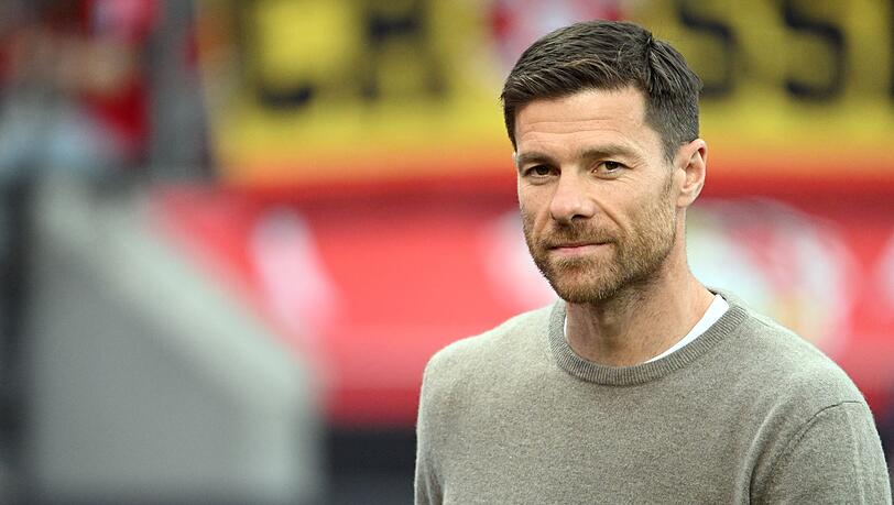 Leverkusens Trainer Xabi Alonso vor dem Spiel.