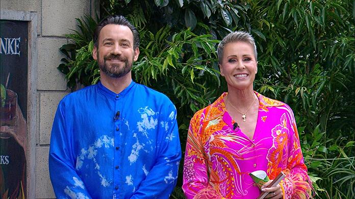 Jan Köppen und Sonja Zietlow moderieren das Dschungelcamp 2025. Werden die Zuschauer bei der Wahl ihres Favoriten vom Sender manipuliert?