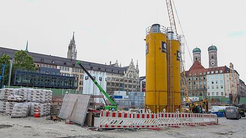 Rathausturm, Domtürme, Bautürme: So sah die Baustelle am Marienhof in München im August aus.