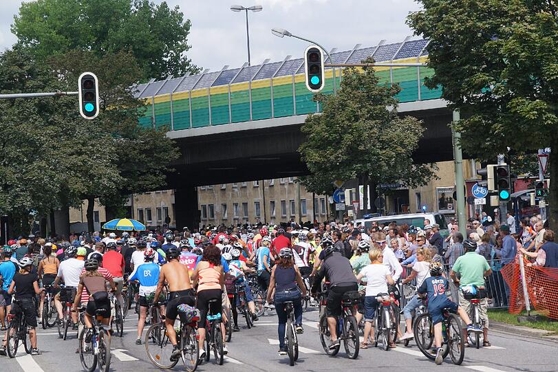 Sehen Sie hier weitere Bilder der BR-Radltour auf dem Mittleren Ring.