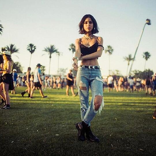 Sonne + Styling = Coachella. Sängerin Lena zeigt Haut.