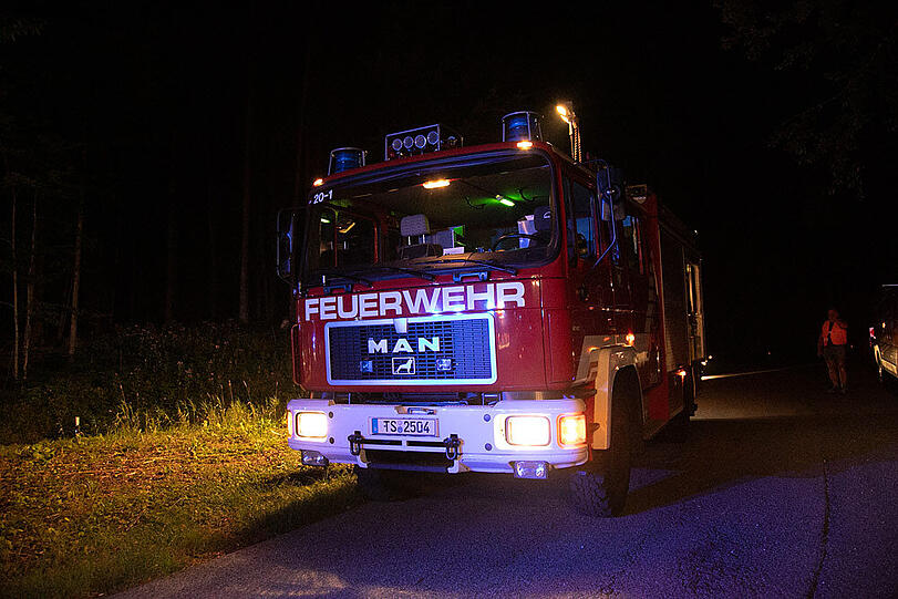 Auf der B305 zwischen Inzell und Ruhpolding ist es am Mittwochabend zu einem tödlichen Verkehrsunfall gekommen. Ein Biker war in den Gegenverkehr geraten und in ein Auto geprallt.