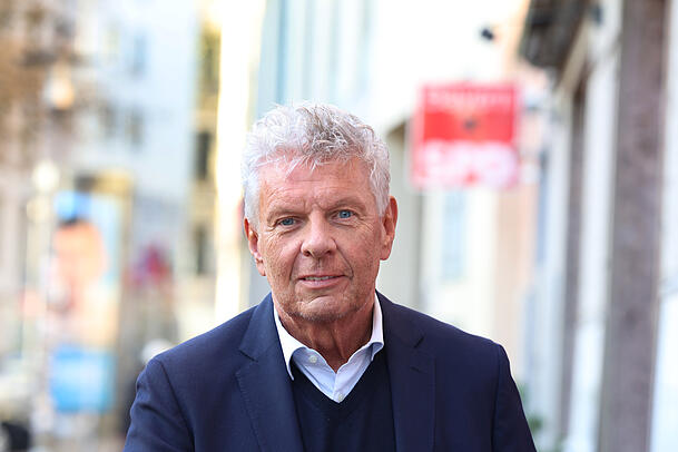 Für oder gegen ein Böllerverbot in ganz München? Festlegen will sich OB Dieter Reiter bei der Frage nicht. Lieber will er die Bürger entscheiden lassen. Für oder gegen ein Böllerverbot in ganz München? Festlegen will sich OB Dieter Reiter bei der Frage nicht. Lieber will er die Bürger entscheiden lassen.
