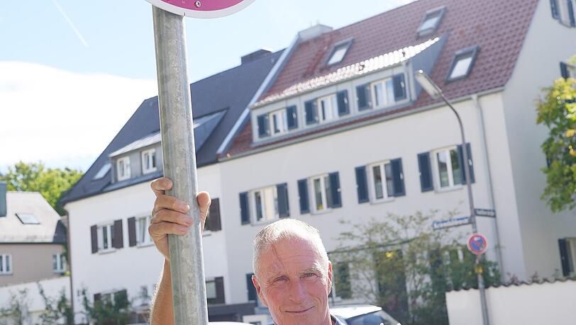 "Ich bin sonst nie renitent, sondern ein friedlicher Mensch", sagt der Parkschild-Rebell Stephan Oberacher. "Ich bin sonst nie renitent, sondern ein friedlicher Mensch", sagt der Parkschild-Rebell Stephan Oberacher.