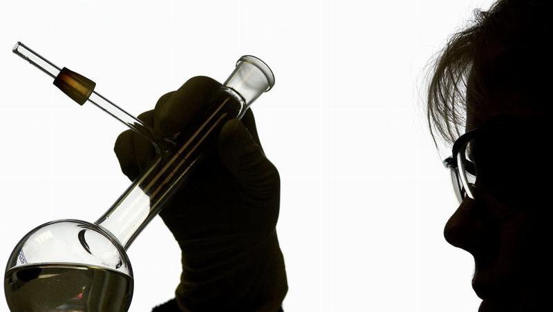 Ein Experiment in der Chemie-Stunde ist missglückt. Ein Experiment in der Chemie-Stunde ist missglückt.