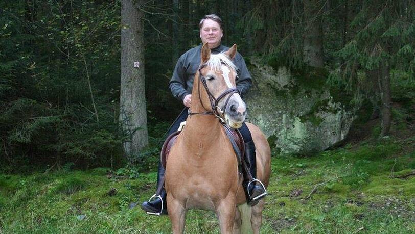 Auf seinem Haflinger Max: Bayerns Landwirtschaftsminister Helmut Brunner Auf seinem Haflinger Max: Bayerns Landwirtschaftsminister Helmut Brunner