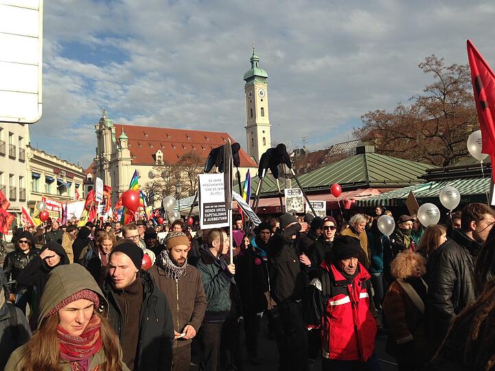 Rund 2500 Demonstranten protestieren gegen die Münchner Sicherheitskonferenz. Klicken Sie sich durch die Bildergalerie.