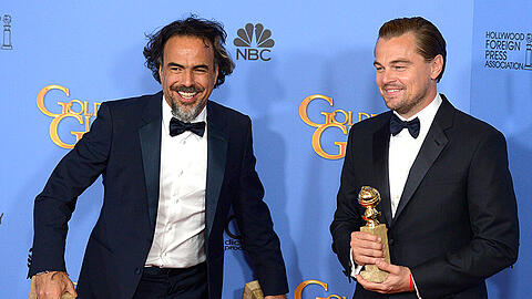 Der mexikanische Regisseur Alejandro Inarritu (l.) mit Leonardo DiCaprio bei der Golden Globes-Verleihung in Los Angeles.