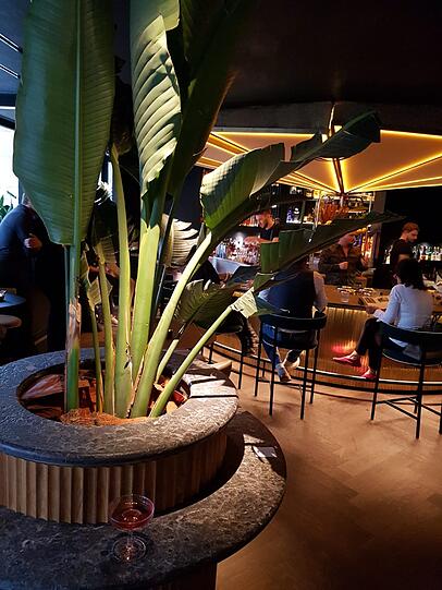 Die Ory-Bar ist vom Mandarin Oriental als auch von der Straße aus zugänglich.