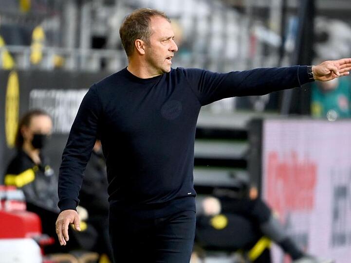 Münchens Trainer Hansi Flick gestikuliert am Spielfeldrand. Foto: Federico Gambarini/dpa-Pool/dpa/Archivbild