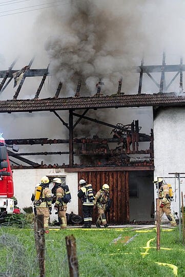 Nach einem Blitzeinschlag stand am Montag ein Bauernhof im Berchtesgadener Land in Flammen. Die Bilder!
