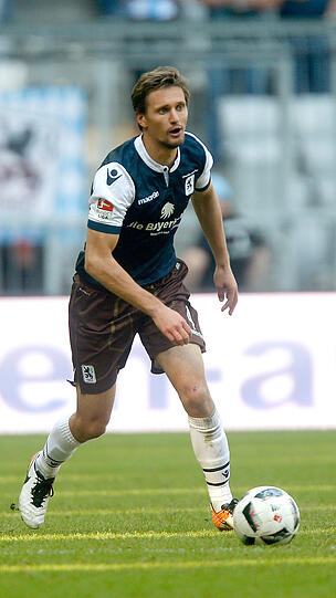 Kai Bülow - Der langjährige Löwe kommt mal als Innenverteidiger, mal als defensiver Mittelfeldspieler, kann aber nie überzeugen. Mit mittlerweile 30 Jahren längst nicht mehr so frisch und präsent wie früher. Ganz schwach gegen Düsseldorf, zuletzt verbessert.