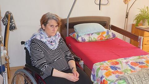 Mieterin Illara de Luca muss im Rollstuhl sitzen. Ihr droht eine Zwangsräumung.