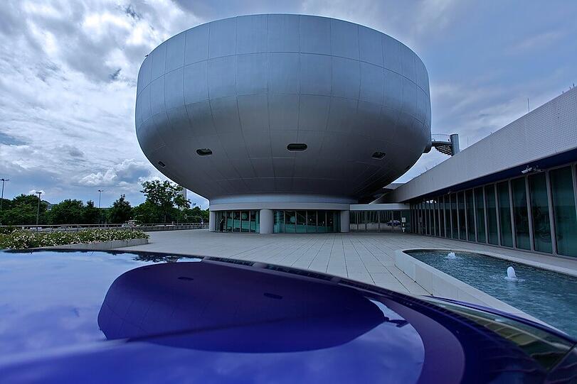 Von Anfang an gehörte auch das BMW-Museum zum Hochhaus.