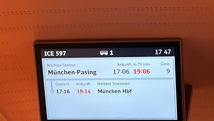 Verz&ouml;gerung im ICE. Vor Pasing sitzen Fahrg&auml;ste fest.