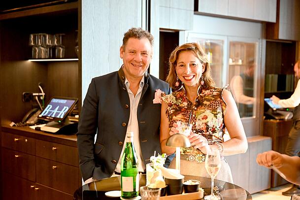 Lola Paltinger und Mann Andreas im Seehotel Überfahrt in Rottach-Egern. Lola Paltinger und Mann Andreas im Seehotel Überfahrt in Rottach-Egern.