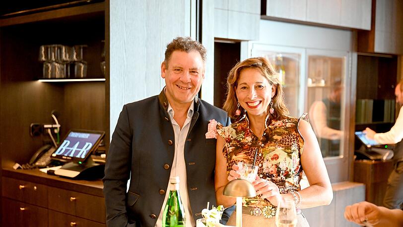 Lola Paltinger und Mann Andreas im Seehotel Überfahrt in Rottach-Egern. Lola Paltinger und Mann Andreas im Seehotel Überfahrt in Rottach-Egern.