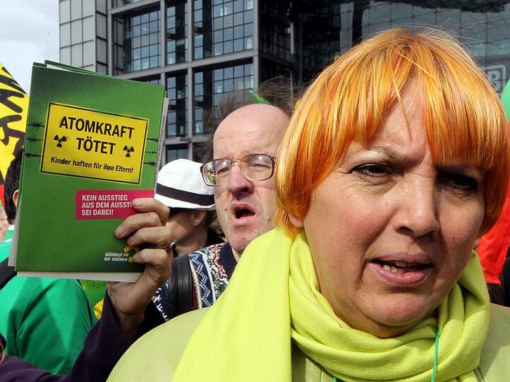 Claudia Roth blockierte mit in Gorleben, doch der Boom der Partei hat einen leichten Knick bekommen.