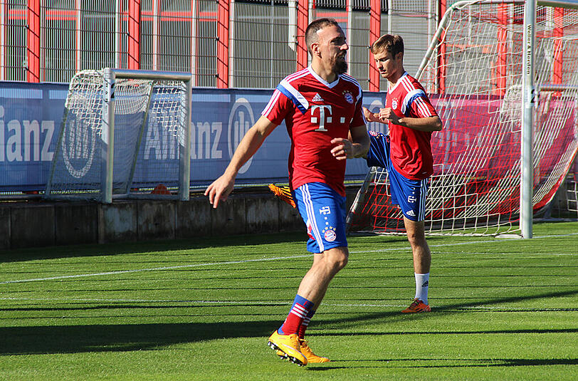 Powern für die nächsten Aufgaben: Pep Guardiola fordert seine Jungs im Training.