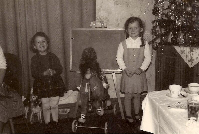 Christiane Strobl mit einer Freundin.