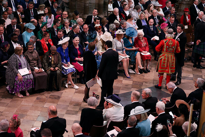 Die Gäste treffen vor der Krönung von König Charles III. und Königin Camilla in der Westminster Abbey ein.