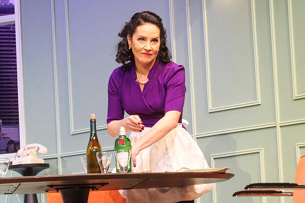 Marisa Burger auf der B&uuml;hne beim Theaterst&uuml;ck "Kleine Verbrechen unter Liebenden" in Hamburg.