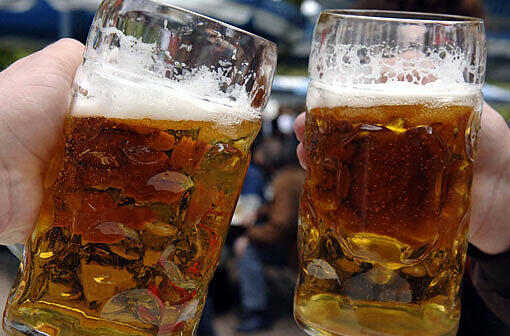 Stammwürze ist die Menge an Malzzucker, Eiweiß, Vitaminen und Aromastoffen, also die Feststoffe im Bier.