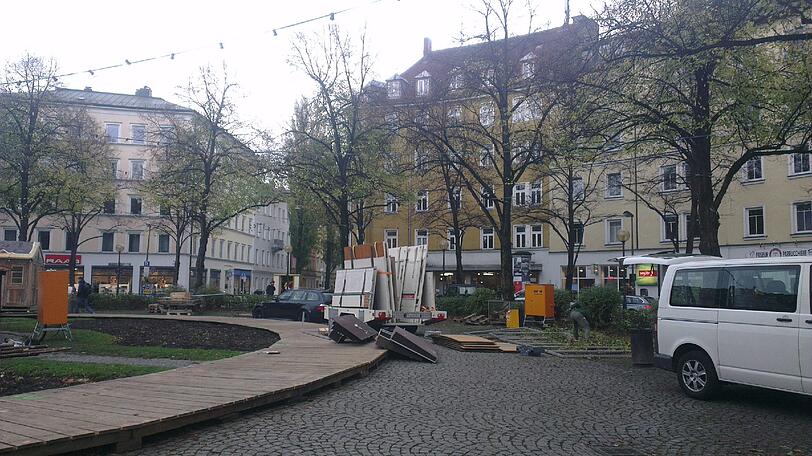 Jetzt geht's los: In Haidhausen wird der Weihnachtsmarkt aufgebaut.