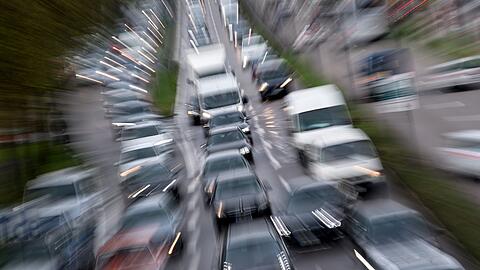 Im Stau: Autos ohne Ende.