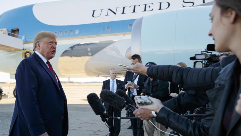 US-Präsident Donald Trump erklärt vor Reportern auf der Andrews Air Base, dass es Hoffnung im Handelsstreit mit China gibt. US-Präsident Donald Trump erklärt vor Reportern auf der Andrews Air Base, dass es Hoffnung im Handelsstreit mit China gibt.