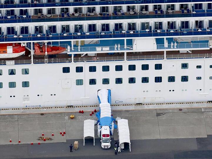 An Bord des unter Quarantäne gestellten Kreuzfahrtschiffes "Diamond Princess" in Japan sind weitere 41 Virus-Fälle worden.