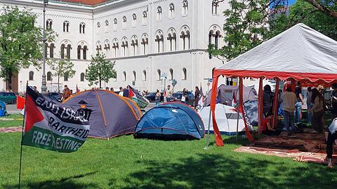 Blick aufs Pro-Palästina-Camp vor der Uni im Sommer 2024.