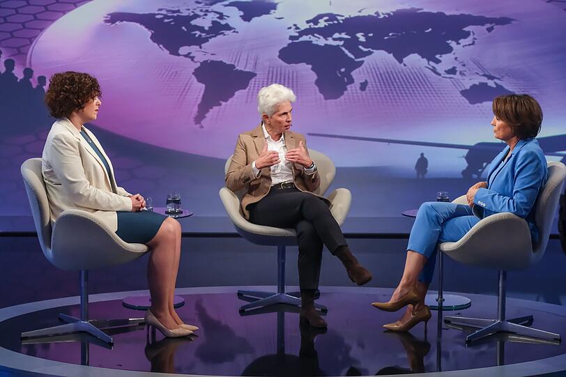 Sandra Maischberger (rechts) diskutierte am Mittwochabend mit der BSW-Vorsitzenden Amira Mohamed Ali (links) und FDP-Politikerin Marie-Agnes Strack-Zimmermann. Sandra Maischberger (rechts) diskutierte am Mittwochabend mit der BSW-Vorsitzenden Amira Mohamed Ali (links) und FDP-Politikerin Marie-Agnes Strack-Zimmermann.